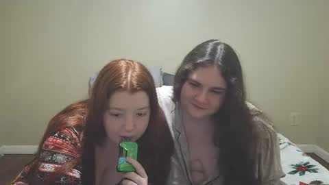 Snapshot of scarletttsinner chatting on June 11, 2026, 12:32 am scarletttsinner online show from June 11, 2026, 12:32 am