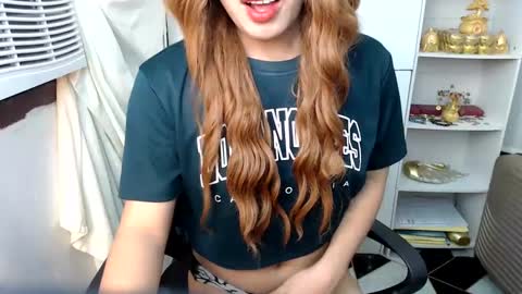 Snapshot of scarletxxxx chatting on December 22, 2024, 5:23 am Queen Scarlet online show from December 22, 2024, 5:23 am