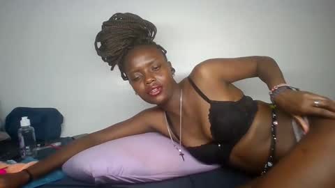 Snapshot of scentedfriction chatting on September 13, 2025, 7:02 pm scentedfriction online show from September 13, 2025, 7:02 pm