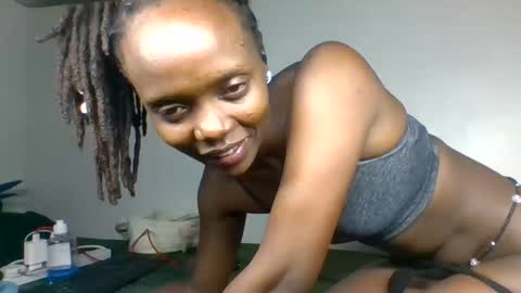 Snapshot of scentedfriction chatting on November 27, 2025, 5:37 pm scentedfriction online show from November 27, 2025, 5:37 pm