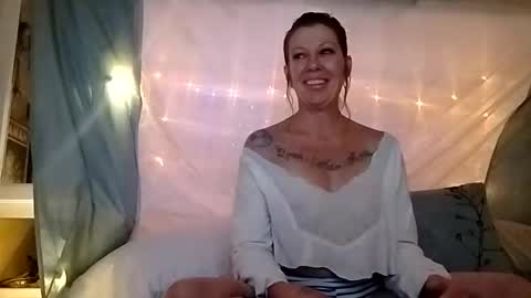 Snapshot of scherstin chatting on December 2, 2025, 7:14 am Scherstin online show from December 2, 2025, 7:14 am