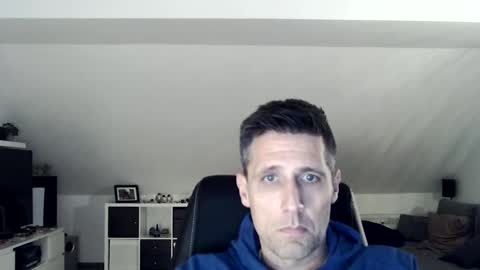 Snapshot of schnuckigeil chatting on January 2, 2025, 5:39 pm Dildomen online show from January 2, 2025, 5:39 pm