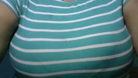 Snapshot of schoco_milf chatting on March 3, 2026, 7:09 pm mai latina online show from March 3, 2026, 7:09 pm