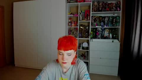 Snapshot of school_love chatting on June 5, 2026, 7:36 am Rina online show from June 5, 2026, 7:36 am