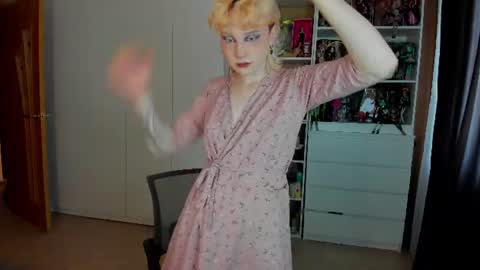 Snapshot of school_love chatting on July 6, 2026, 8:11 am Rina online show from July 6, 2026, 8:11 am