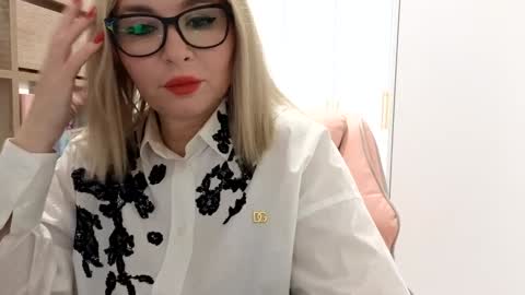 cindy desire online show from November 12, 2025, 10:09 pm