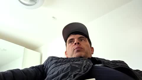 schosch01 online show from March 16, 2026, 12:20 pm