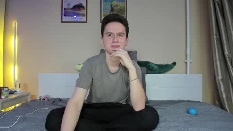 Thomas brunette and Alex blond online show from December 4, 2024, 1:09 pm