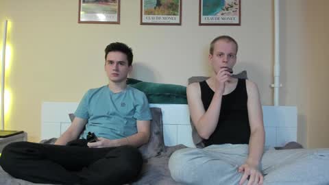 Thomas brunette and Alex blond online show from December 6, 2024, 4:49 pm