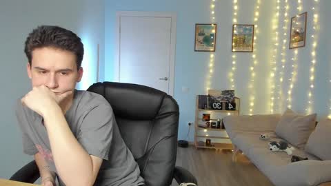 Thomas brunette and Alex blond online show from December 21, 2024, 12:27 pm