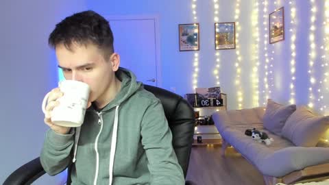 Thomas brunette and Alex blond online show from January 5, 2025, 5:20 am