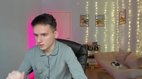 Thomas brunette and Alex blond online show from January 6, 2025, 11:29 am