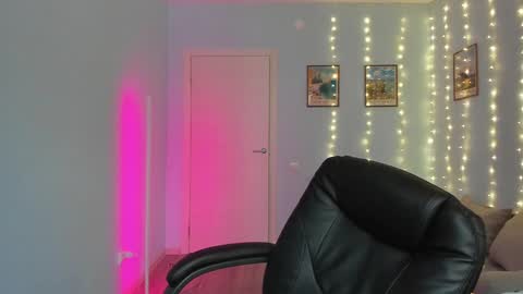 Thomas brunette and Alex blond online show from January 9, 2025, 8:45 am