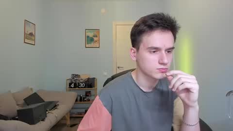 Thomas brunette and Alex blond online show from March 6, 2025, 10:52 am