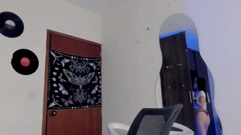 Goddess online show from December 3, 2025, 6:06 pm