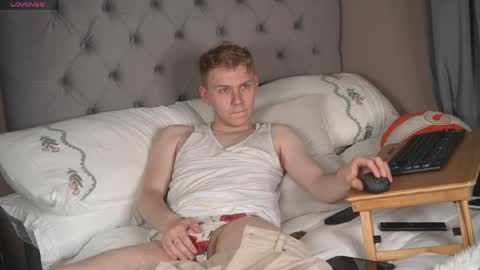 Snapshot of scottish_twink01 chatting on June 5, 2026, 10:59 pm danny online show from June 5, 2026, 10:59 pm