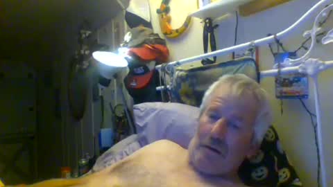 Snapshot of scoutiii chatting on August 4, 2026, 9:23 am scoutiii online show from August 4, 2026, 9:23 am