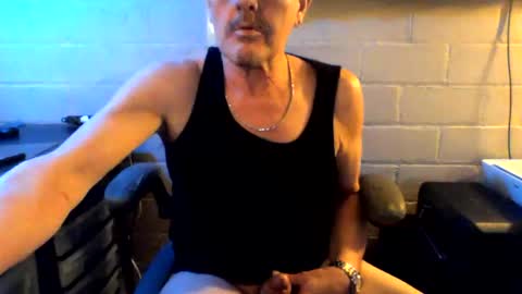 eating pussy  sucking dick online show from February 18, 2026, 11:33 pm