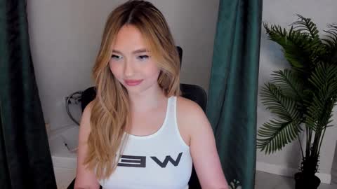 Kate online show from December 4, 2024, 9:13 pm