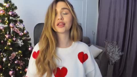 Kate online show from December 12, 2024, 8:43 pm