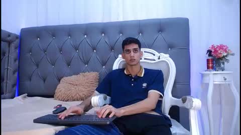 sebalexis7 online show from October 31, 2025, 4:24 am