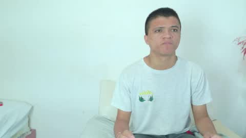 Snapshot of sebas_n_aly chatting on April 24, 2026, 1:52 am ely online show from April 24, 2026, 1:52 am