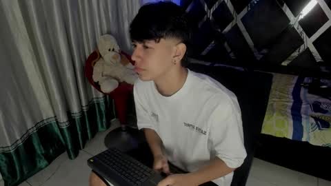 sebas_pretty7 online show from December 16, 2025, 12:32 pm