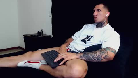 Snapshot of sebastian_muss chatting on October 6, 2025, 10:18 pm Sebastian online show from October 6, 2025, 10:18 pm