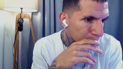 Snapshot of sebastian_muss chatting on October 10, 2025, 5:34 pm Sebastian online show from October 10, 2025, 5:34 pm