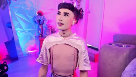     .  INDEPENDENT MODEL online show from March 4, 2026, 2:56 pm