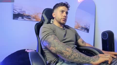 Snapshot of sebastianortizm chatting on December 22, 2024, 11:31 pm Lucian Sinclair online show from December 22, 2024, 11:31 pm