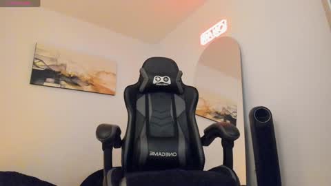 Snapshot of sebastianortizm chatting on January 26, 2025, 12:37 am Lucian Sinclair online show from January 26, 2025, 12:37 am