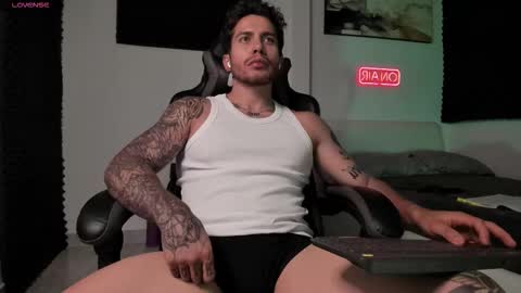 Lucian Sinclair online show from November 21, 2025, 2:21 am