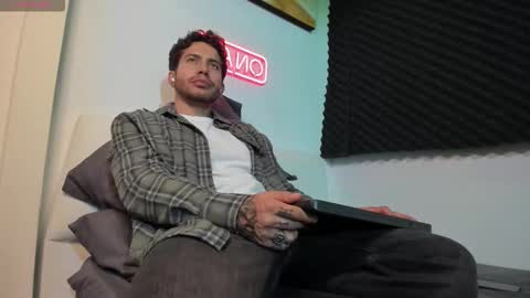 Lucian Sinclair online show from November 24, 2025, 3:17 am