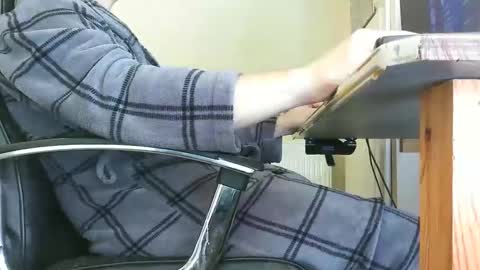 sebastianspalding450 online show from April 18, 2026, 9:02 am