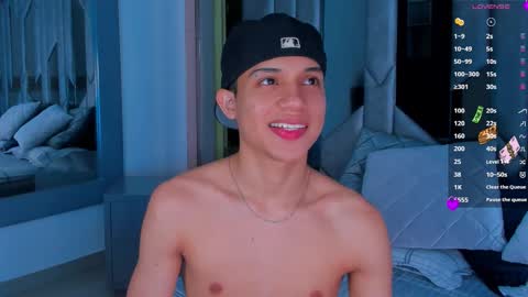 Sebastian online show from October 24, 2025, 8:05 pm