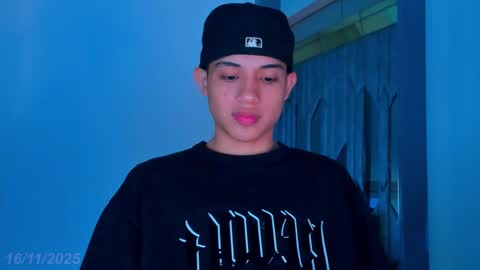 Sebastian online show from November 16, 2025, 8:25 pm