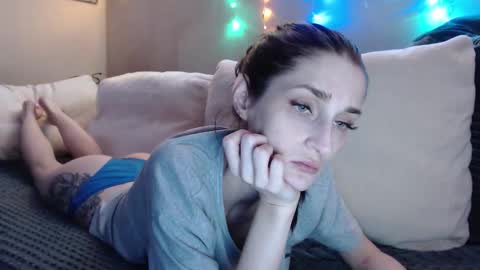 Anna online show from December 5, 2025, 1:42 pm