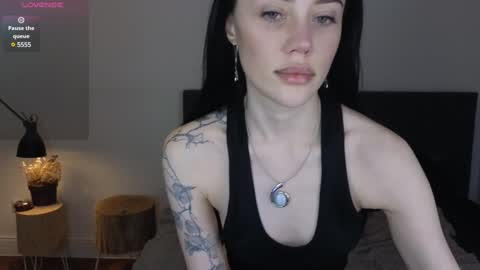 Snapshot of seduced_by_sara chatting on December 17, 2024, 9:27 pm Sara online show from December 17, 2024, 9:27 pm