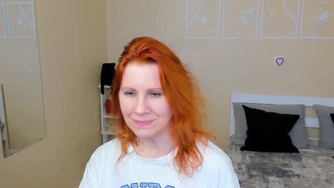 seductive_foxy_ online show from February 14, 2026, 4:31 am