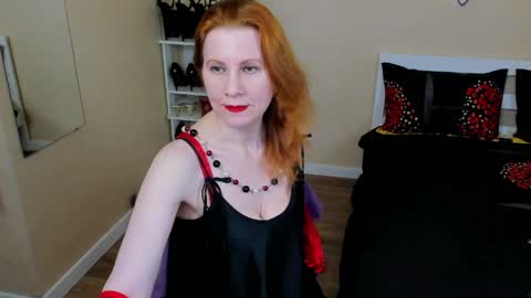 seductive_foxy_ online show from April 12, 2026, 6:02 pm