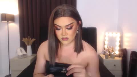 Natalie Mefford online show from February 15, 2025, 10:11 am