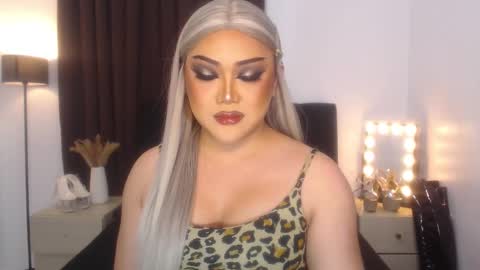 Natalie Mefford online show from February 18, 2025, 6:59 am