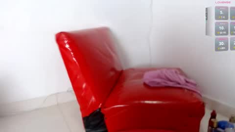 Snapshot of seductivespellvagina80 chatting on May 5, 2026, 5:37 am Estefany online show from May 5, 2026, 5:37 am