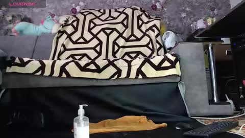 Angie online show from November 2, 2025, 10:06 am