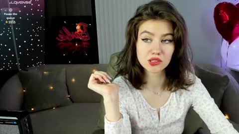 Selena online show from March 3, 2025, 4:03 am