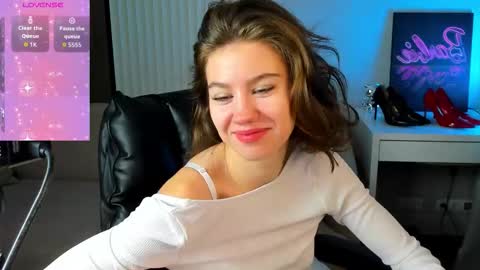 Selena online show from October 8, 2025, 1:03 am