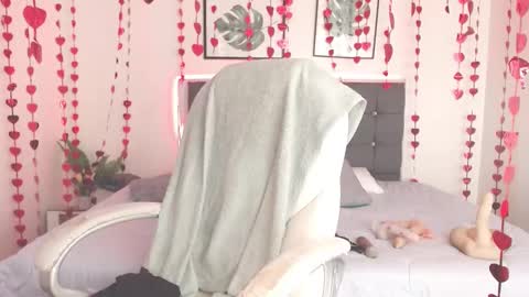 Selena online show from February 16, 2025, 8:55 pm