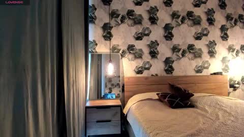 Selena online show from October 22, 2025, 4:02 am