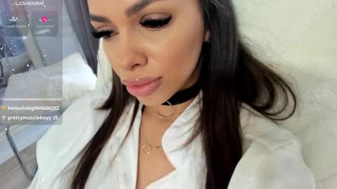 Snapshot of selena_reeves chatting on March 7, 2025, 12:01 pm Selena online show from March 7, 2025, 12:01 pm